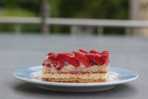 strawberry-cake-356314_960_720